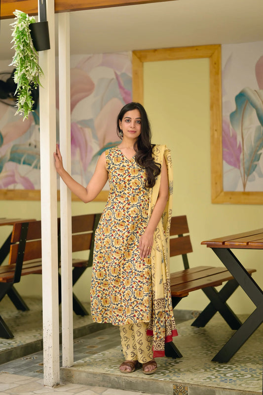 Vintage Floral Comfort Suit image 0