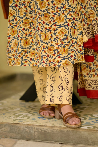 Vintage Floral Comfort Suit image 4